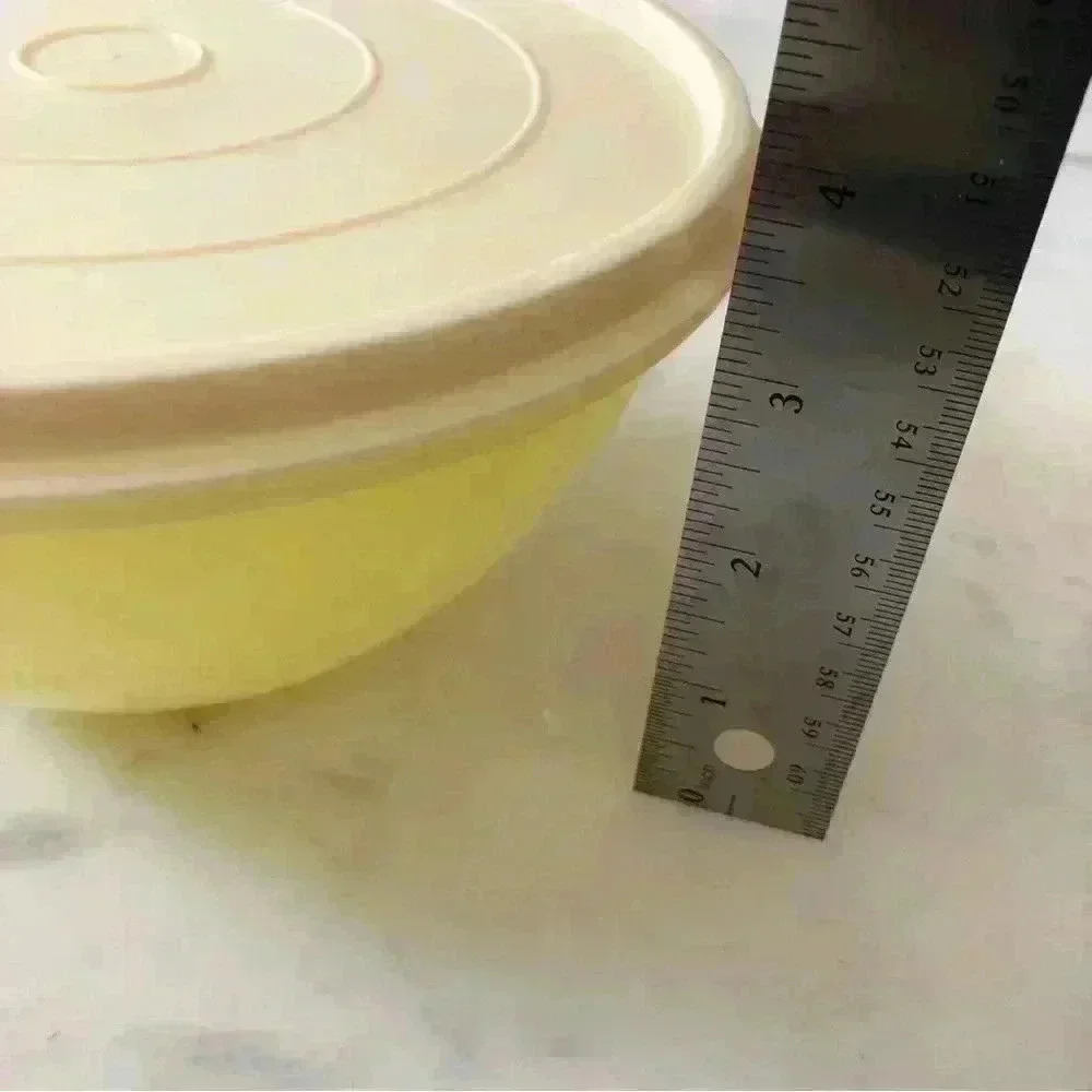 Vintage Tupperware bowl 235-29 in  yellow with Frig-o-Seal replacement lid - Picture 8 of 9